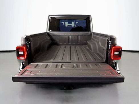 Used 2024 Jeep Gladiator Sport AWD/4WD image 23