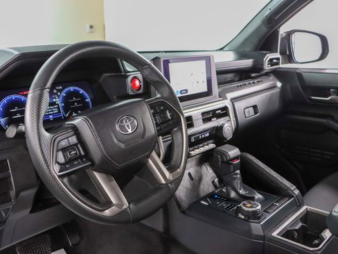 Used 2025 Toyota Tacoma TRD Off-Road AWD/4WD image 23