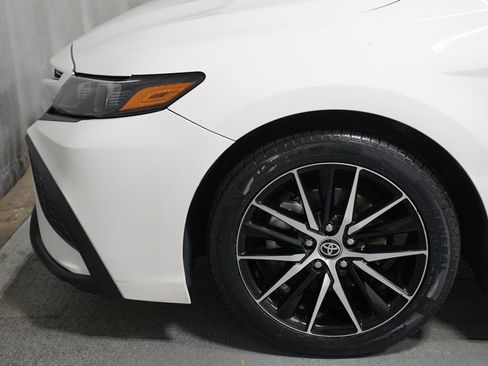Used 2021 Toyota Camry SE FWD image 5