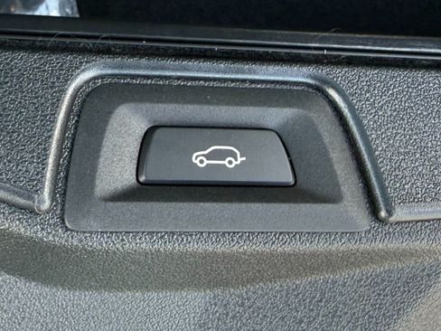 Used 2024 BMW X5 sDrive40i w/ M Sport Package RWD image 21