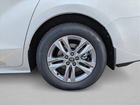 New 2026 Toyota Sienna XLE image 10
