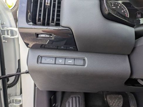 Used 2025 Nissan Pathfinder SV AWD/4WD image 16