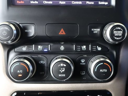 Used 2019 RAM 1500 Laramie AWD/4WD image 26