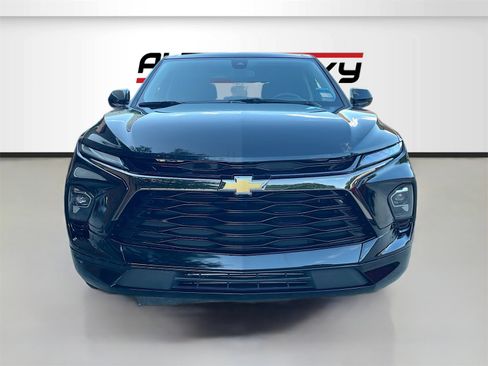 Used 2025 Chevrolet Blazer LT image 2