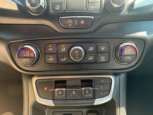 Used 2022 GMC Terrain SLT AWD/4WD image 32