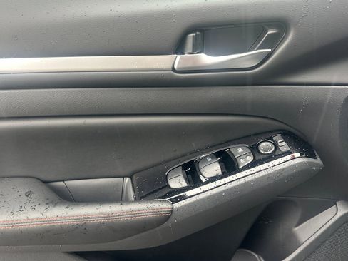 New 2025 Nissan Altima 2.5 SR image 12