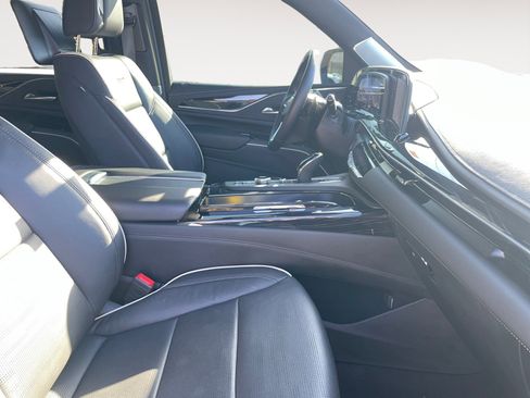 Used 2024 Cadillac Escalade ESV Sport w/ LPO, ONYX Package image 19