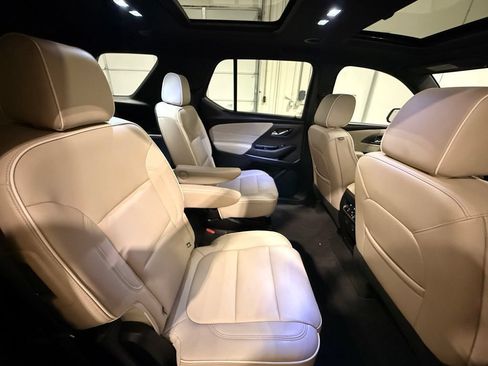 Used 2023 Chevrolet Traverse Premier FWD image 36