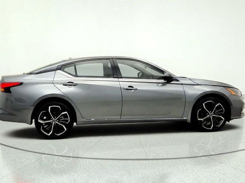 Used 2023 Nissan Altima 2.5 SR AWD/4WD image 4