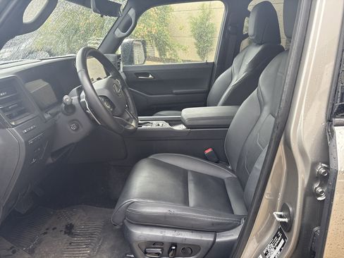Used 2024 Lexus GX 550 w/ Accessory Package (31) AWD/4WD image 16