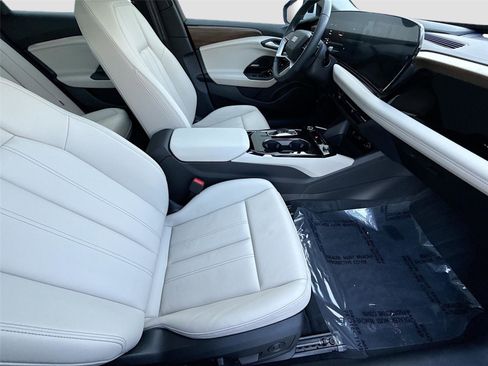 Certified 2025 Audi A6 e-tron Premium Plus w/ Premium Plus image 29