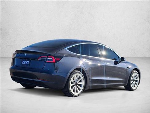 Used 2018 Tesla Model 3 Mid Range image 3