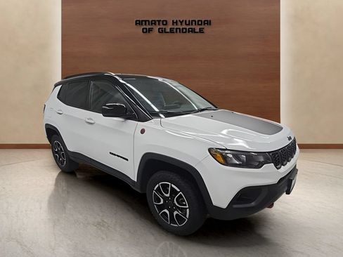 Used 2025 Jeep Compass Trailhawk AWD/4WD image 7