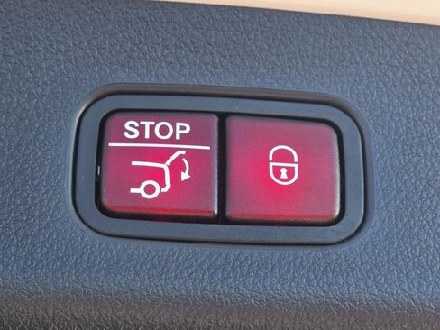 Used 2023 Mercedes-Benz GLC 300 4MATIC image 23
