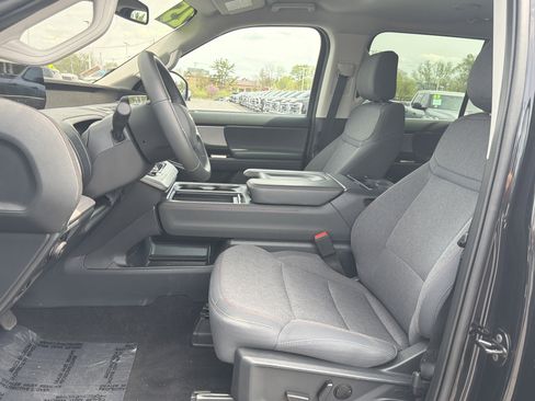 Used 2025 Ford Expedition Active AWD/4WD image 12