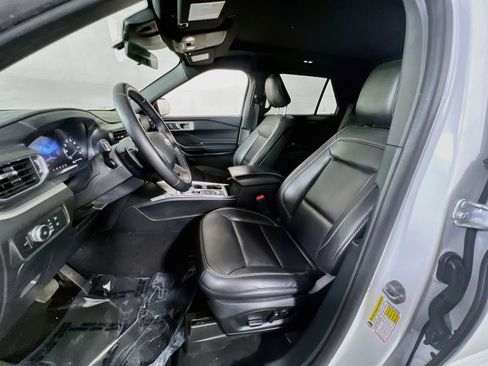 Used 2020 Ford Explorer XLT w/ Equipment Group 202A AWD/4WD image 20
