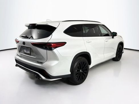 Used 2023 Toyota Highlander XSE AWD/4WD image 5