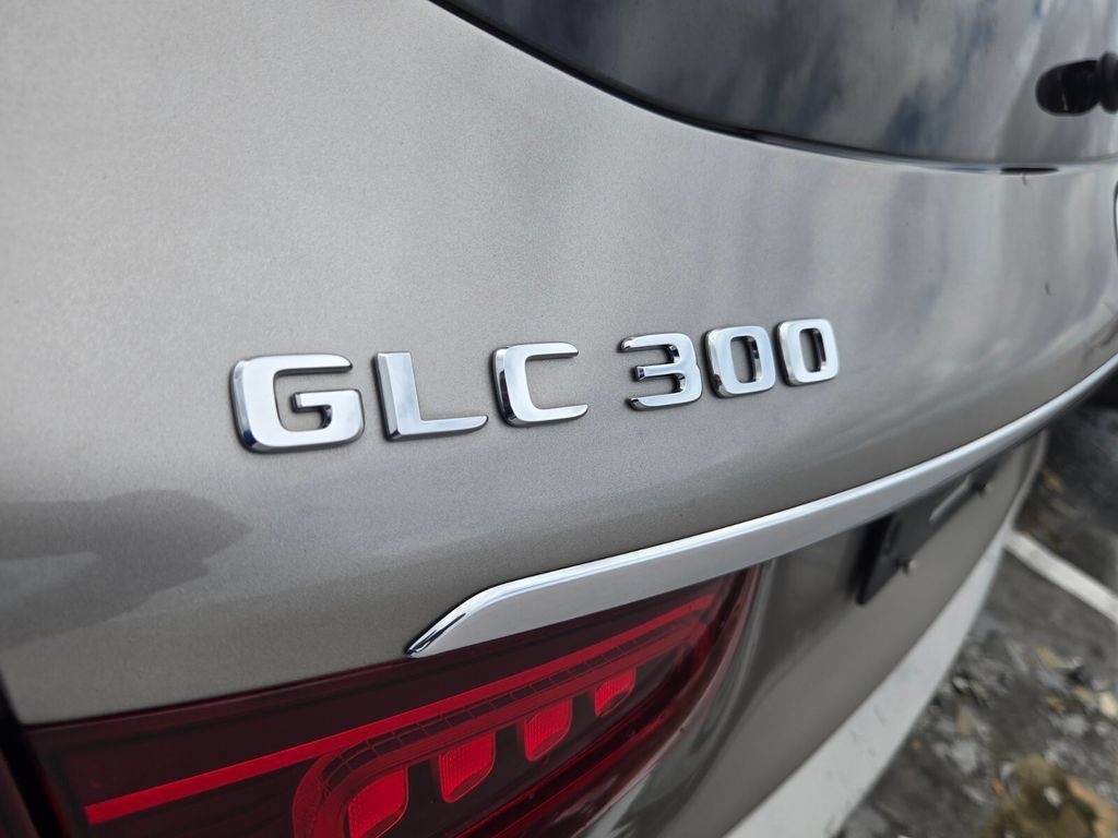 Used 2022 Mercedes-Benz GLC 300 image 11