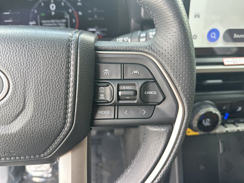 Certified 2025 Toyota 4Runner Limited AWD/4WD image 20