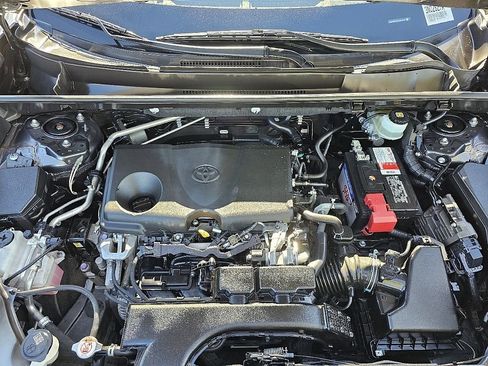 Used 2019 Toyota RAV4 LE image 9