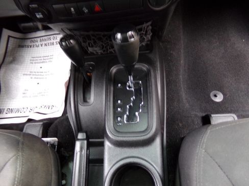 Used 2015 Jeep Wrangler Sport AWD/4WD image 16