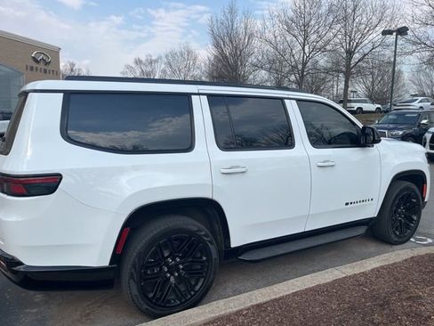 Used 2024 Jeep Wagoneer Series II image 6