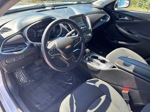 Used 2017 Chevrolet Malibu LT FWD image 8