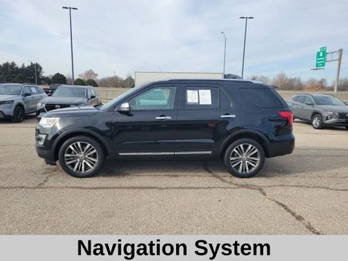 Used 2017 Ford Explorer Platinum image 3