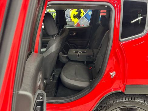 Used 2022 Jeep Renegade Latitude w/ Convenience Group image 13