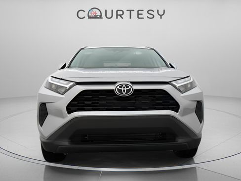 Used 2025 Toyota RAV4 XLE FWD image 18