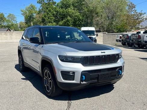 Used 2023 Jeep Grand Cherokee Trailhawk w/ Advanced Protech Group II AWD/4WD image 11