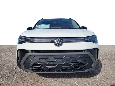 New 2026 Volkswagen Taos SE FWD image 3