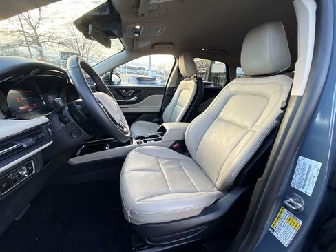 Used 2025 Lincoln Corsair Reserve image 13