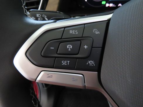 New 2025 Volkswagen Atlas SE image 14