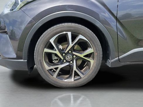 Used 2019 Toyota C-HR Limited FWD image 2