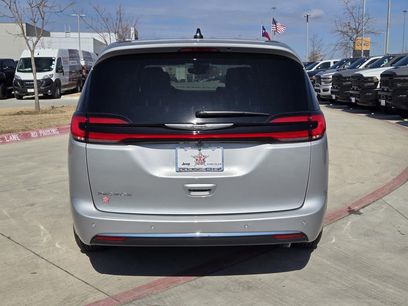 New 2026 Chrysler Pacifica Select