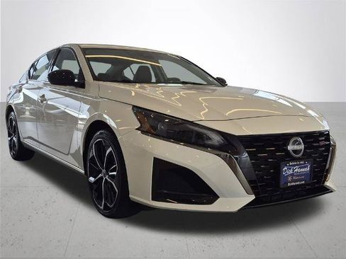 Certified 2025 Nissan Altima 2.5 SR AWD/4WD image 6