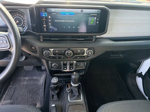 Used 2025 Jeep Wrangler Sport AWD/4WD image 18