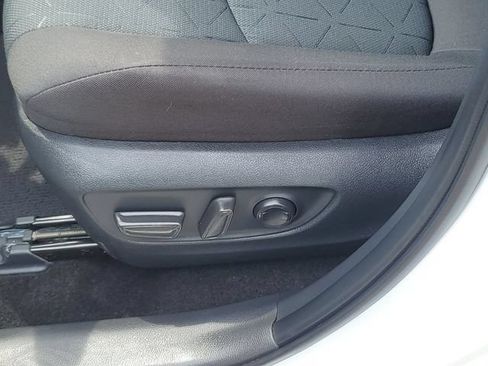 Used 2025 Toyota RAV4 XLE AWD/4WD image 22