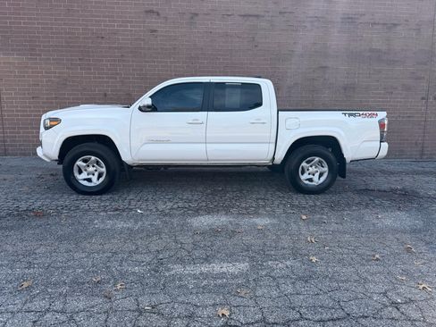 Used 2023 Toyota Tacoma TRD Sport w/ Advanced Technology Package AWD/4WD image 4