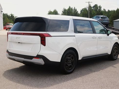 Used 2025 Kia Carnival FWD image 7