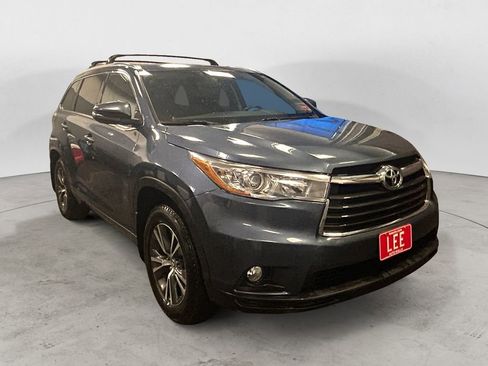 Used 2016 Toyota Highlander XLE AWD/4WD image 7