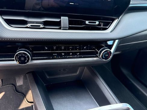 Used 2026 Chevrolet Equinox LT AWD/4WD image 32