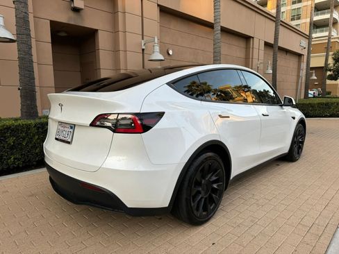 Used 2024 Tesla Model Y Long Range AWD/4WD image 5