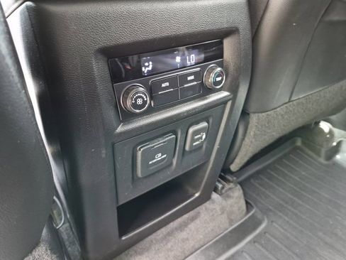 Used 2020 Chevrolet Traverse LT w/ LT Premium Package AWD/4WD image 29