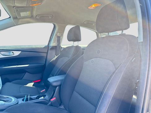 Used 2023 Kia Forte LXS w/ LXS Technology Package FWD image 9