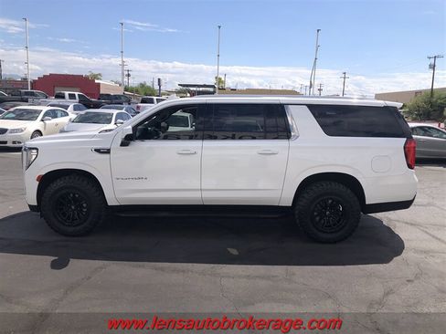 Used 2022 GMC Yukon XL SLE w/ Gmc Pro Safety Plus Package RWD image 5