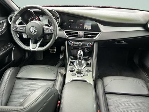 Used 2023 Alfa Romeo Giulia Veloce RWD image 17