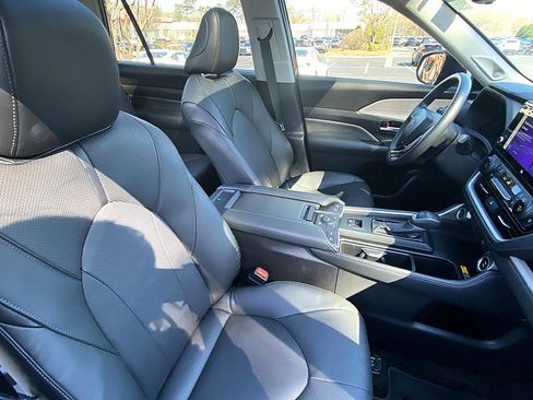 Certified 2024 Toyota Grand Highlander Limited image 24