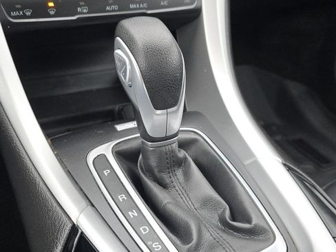 Used 2015 Ford Fusion SE image 30